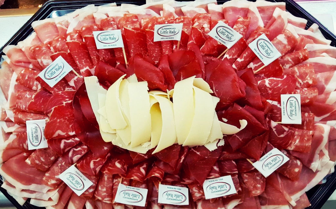 Little Italy Food Antipasti-Platte mit Salami, rohem Schinken und Käse